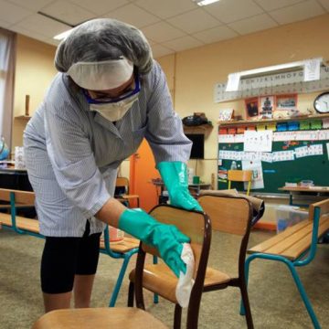 Cierran escuelas en Italia por rebrote de infecciones