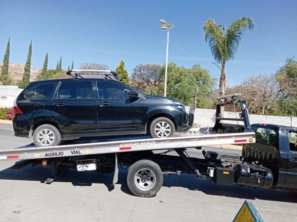 (FOTOS Y VIDEO) Dos taxis piratas fueron asegurados en Atlixco