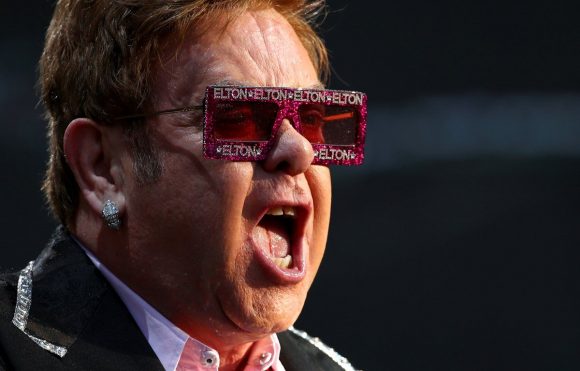 Elton John llama hipócrita al Vaticano por no permitir uniones del mismo sexo