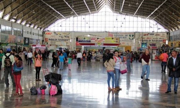 Abarrotan poblanos la CAPU por vacaciones de Semana Santa
