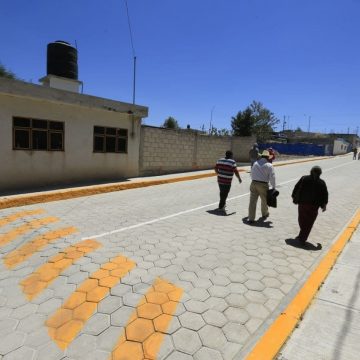 Entrega Ayuntamiento de Puebla infraestructura básica en Tecola, Azumiatla y San Baltazar Tetela