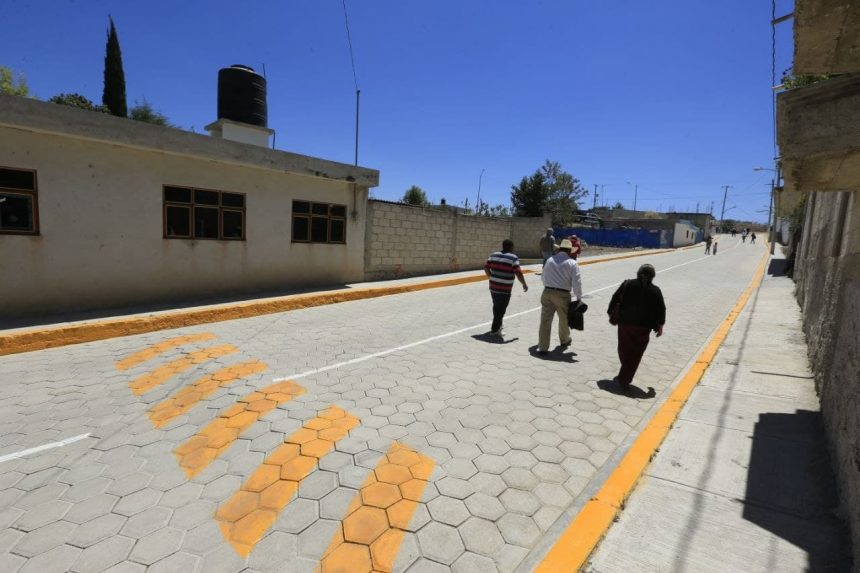 Entrega Ayuntamiento de Puebla infraestructura básica en Tecola, Azumiatla y San Baltazar Tetela