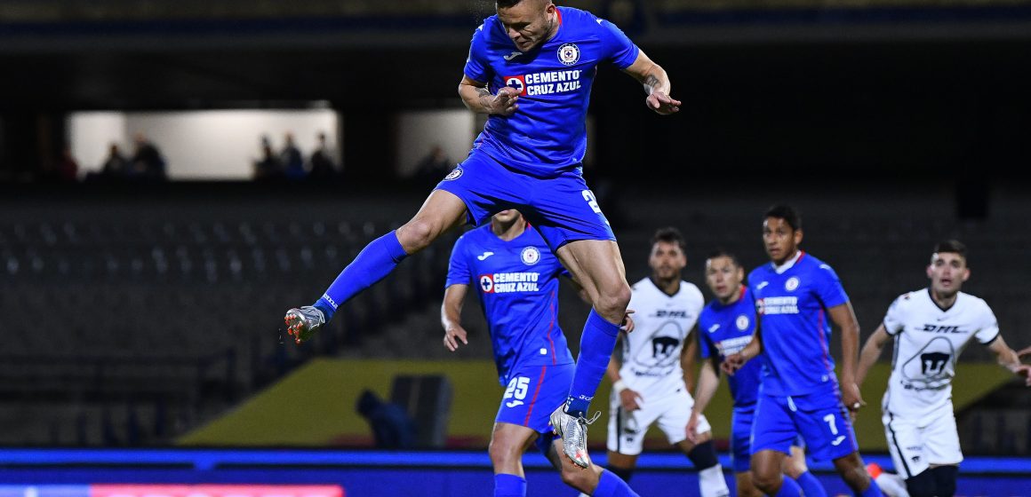 Con polémico penalti, Cruz Azul venció a los Pumas