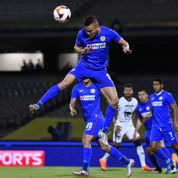 Con polémico penalti, Cruz Azul venció a los Pumas