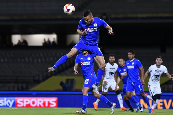 Con polémico penalti, Cruz Azul venció a los Pumas