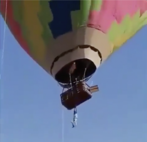 ¡Se salva de milagro! al quedar colgando de globo aerostático en Teotihuacán