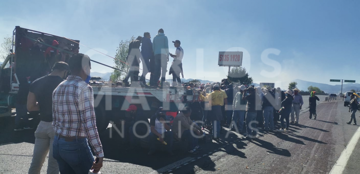 Bloquean 3 horas la Puebla-México;  pobladores pedían entrega de un cadáver