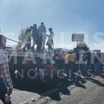 Bloquean 3 horas la Puebla-México;  pobladores pedían entrega de un cadáver