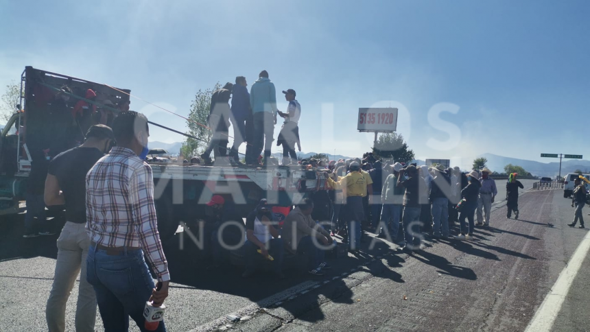 Bloquean 3 horas la Puebla-México;  pobladores pedían entrega de un cadáver