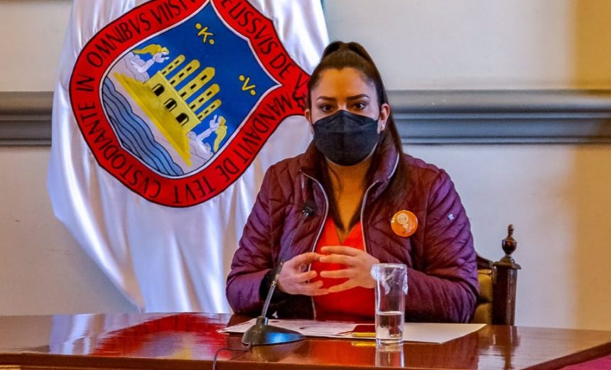 Renuncia por congruencia hermana de Claudia Rivera al SMDIF