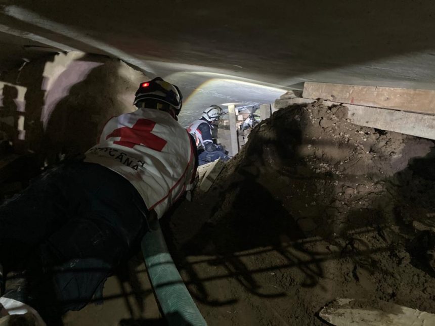 Colapsa plaza y estacionamiento de Texmelucan, dejó tres muertos
