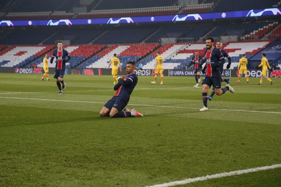 El PSG completó la obra y eliminó al Barcelona en Champions