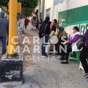 Ya hay filas en Tehuacán desde el viernes para esperar la vacuna contra el Covid
