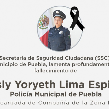 (VIDEO) Muere mujer policía después de caer de una patrulla en Puebla