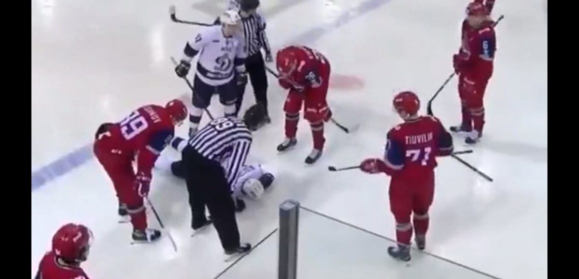 (VIDEO) Muere jugador de hockey tras recibir golpe en la cabeza con disco en pleno partido