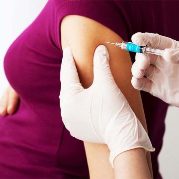 Las vacunas de Pfizer y Moderna son seguras para embarazadas y lactantes: estudio