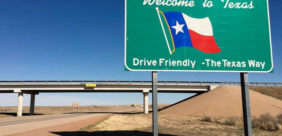 Texas suspende uso de cubrebocas; elimina restricciones contra Covid-19