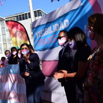 Ayuntamiento de Puebla devela placa en honor a la activista Agnes Torres