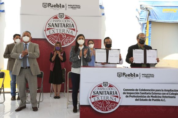a66cec8c-aad8-476d-8466-9d87d8dc6fbc Rastro de Puebla firma convenio con el Colegio de Medicina Veterinaria para inspección en carnicerías