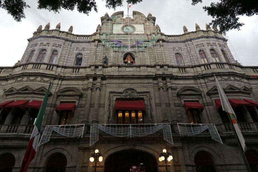 Tres regidores del Ayuntamiento piden licencia, buscan candidatura