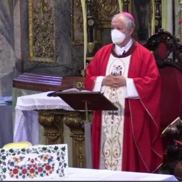 Renovar la esperanza pide Arzobispo de Puebla durante misa de Domingo Ramos