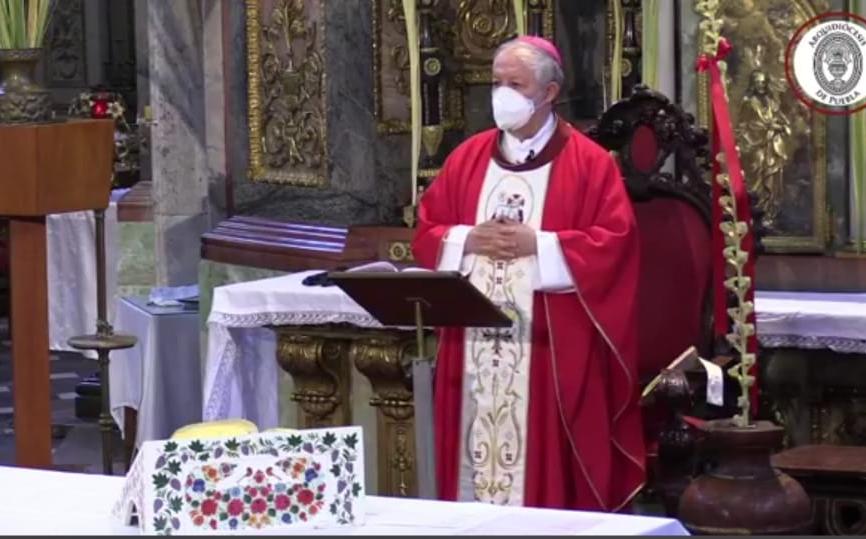 Renovar la esperanza pide Arzobispo de Puebla durante misa de Domingo Ramos