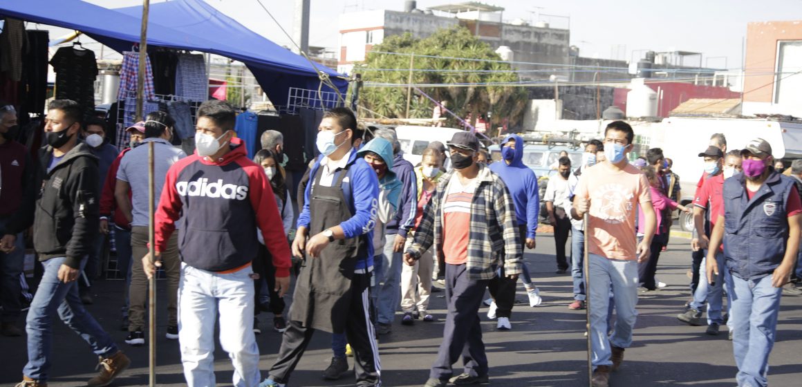 Riña en el tianguis de Bosques de Manzanilla deja saldo de un muerto