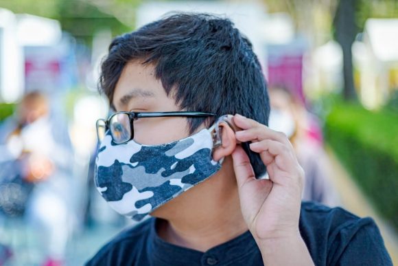 Entrega Ayuntamiento de Puebla más auxiliares auditivos a personas con discapacidad