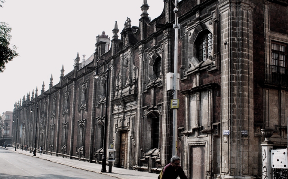 fachada del colegio de las