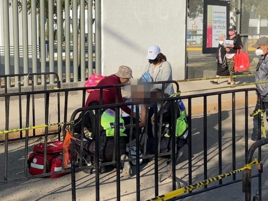 fceb65c6-c3c3-425d-9245-6507517473ce Muere “abuelita” en la fila cuando esperaba su vacuna anti Covid en Puebla