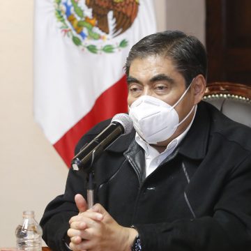 Ordena gobernador Barbosa retiro de vallas y garantizan libre expresión el 8M en Puebla