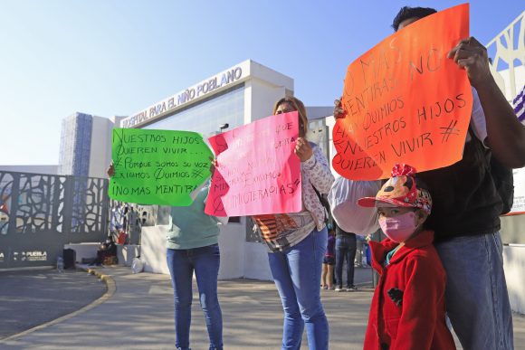(FOTOS Y VIDEOS) Padres piden medicamentos contra el cáncer infantil para el HNP