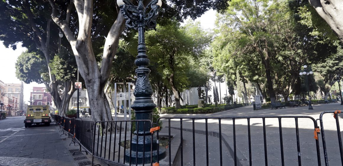 (FOTOS) Retiro de vallas del zócalo fue para desinfectar