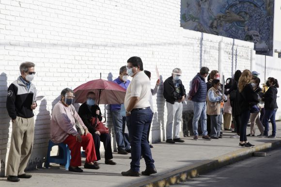 Inició la vacunación en 9 municipios de Puebla; se aplicarán 65 mil 770 dosis de Pfizer y Sinovac: Salud