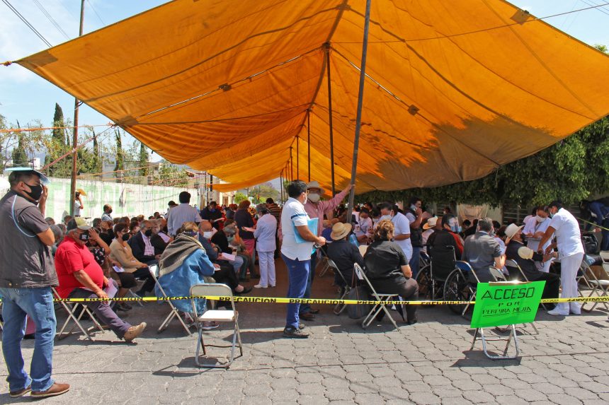 De manera lenta inició la vacunación contra Covid en Tehuacán, esperaron 72 horas