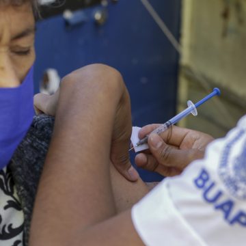 Inicia la entrega de turnos para vacunar a adultos mayores de la región Cholula-Huejotzingo