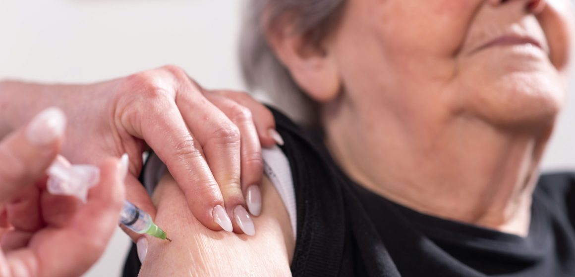 Muere abuelita 15 minutos después de recibir vacuna contra Covid-19