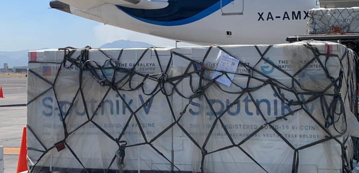 Llegan a México nuevo lote con 200 mil vacunas Sputnik V