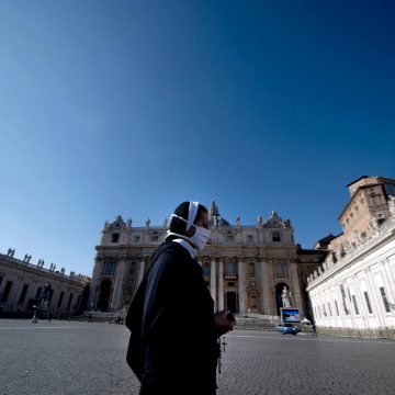 Vaticano vacunará contra COVID-19 a 1.200 personas pobres durante la Semana Santa