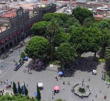 Ayuntamiento de Puebla piensa retirar lajas del zócalo, alertan constructores