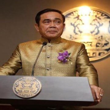 Multan a primer ministro de Tailandia por no usar cubrebocas