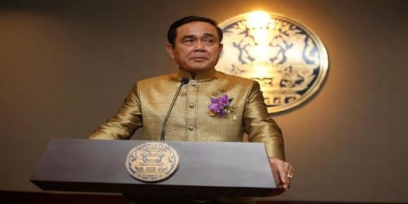 Multan a primer ministro de Tailandia por no usar cubrebocas