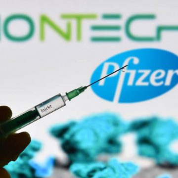 Vacuna Pfizer confirma que protege al menos 6 meses y efectiva contra cepa africana