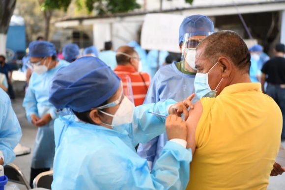 Reporta Salud 581 mil 568 personas vacunadas contra la COVID