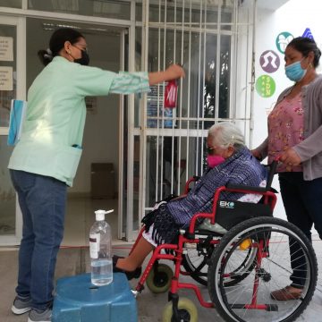 Llegó la vacuna a Izúcar, muchos adultos permanecían en el encierro desde hacer un año