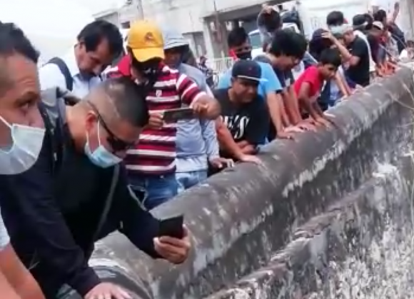 Captura-de-Pantalla-2021-04-30-a-las-13.20.36 (Imagenes Fuertes) Muere joven al caer del puente en Ayutla, Izúcar
