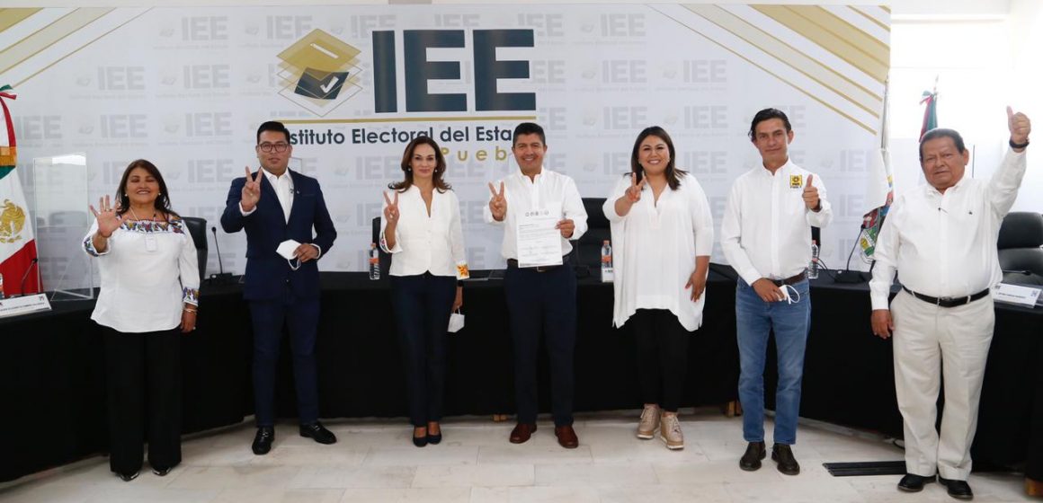 Eduardo Rivera se registra ante el IEE como candidato a Presidente Municipal de Puebla