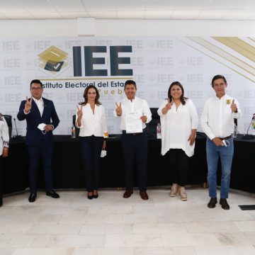 Eduardo Rivera se registra ante el IEE como candidato a Presidente Municipal de Puebla
