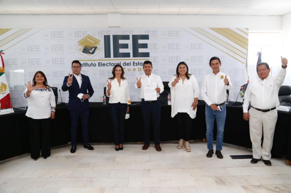 Eduardo Rivera se registra ante el IEE como candidato a Presidente Municipal de Puebla