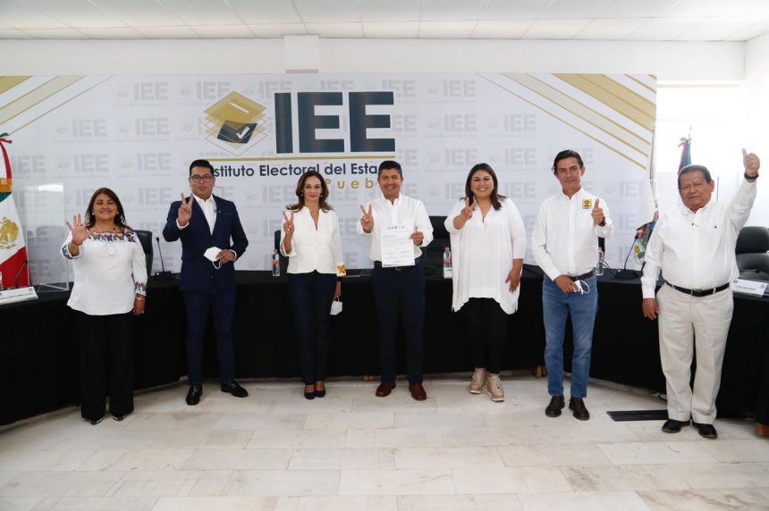 Eduardo Rivera se registra ante el IEE como candidato a Presidente Municipal de Puebla